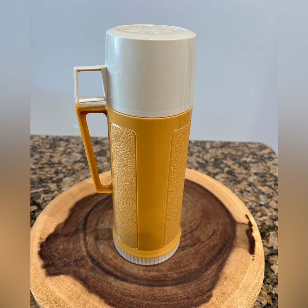 Mustard Yellow Vintage KING SEELEY Plastic Thermos Vacuum Bottle Complete